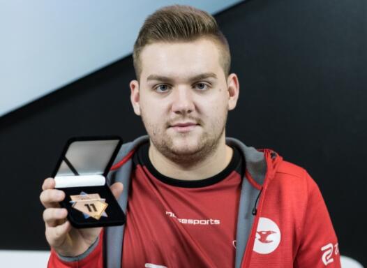 外媒预测LPL新赛季队伍排名：EDG位居榜首 IG倒数第三